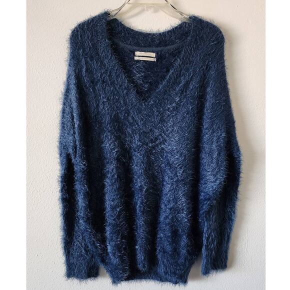 Urban Outfitters Oversized Fuzzy Eyelash V-Neck Knit Sweater - Picture 2 of 9
